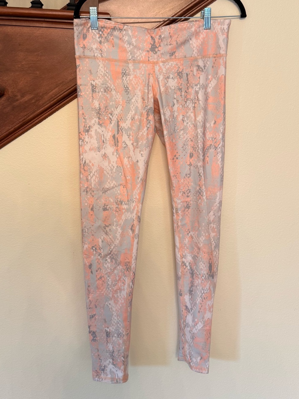 ALO Yoga Peach and Light Gray Abstract High-Rise Leggings